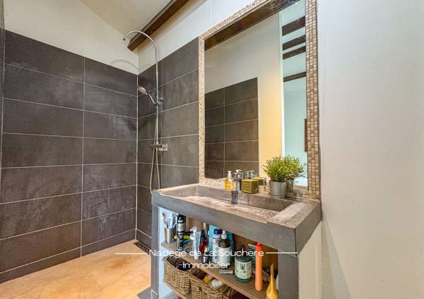 Fuveau, villa 136 m² au cœur de la forêt avec piscine et dépendance.