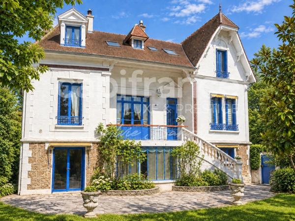 Mantes-la-Jolie – Demeure de caractère de 380 m², 14 pièces, jardin et garage