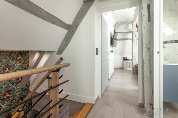 Duplex rénové T4 au 2d étage d'une petite copropriété ancienne en plein centre ville