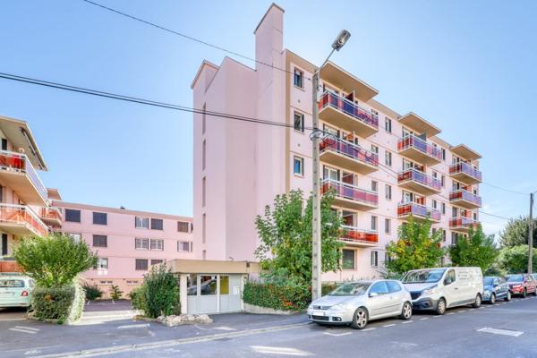 Appartement t2 + balcons + garage et parking