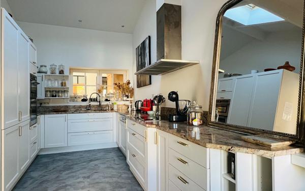 Maison à vendre    5 pièces •  La Flotte