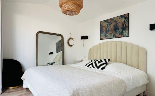 Maison à vendre    5 pièces •  La Flotte