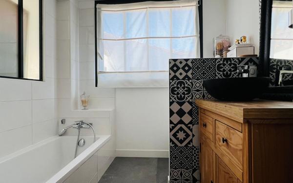 Maison à vendre    5 pièces •  La Flotte