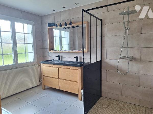 Demeure de 213m² sur 2085m² de jardin, Aubigny-Sur-Nère
