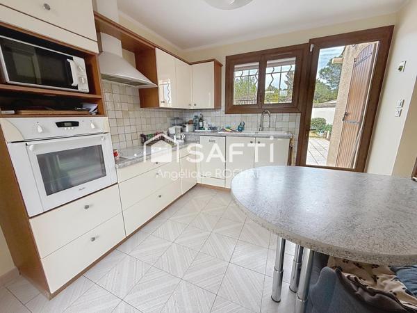 Nouveauté sur Magalas Maison de plain pied  4 chambres grande piscine sur 1100m2 un coin de paradis