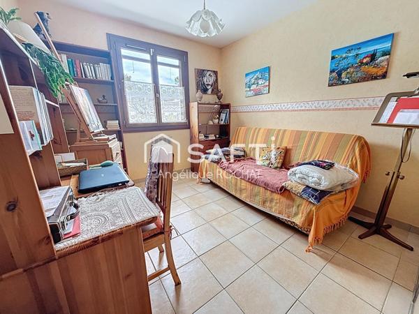 Nouveauté sur Magalas Maison de plain pied  4 chambres grande piscine sur 1100m2 un coin de paradis