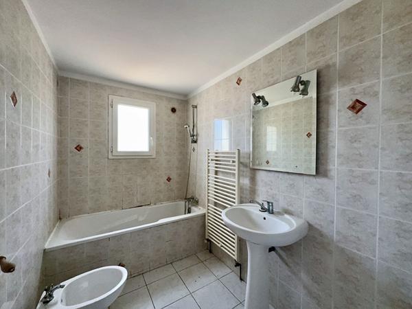 Maison Roquemaure 4 pièce(s) 130 m2