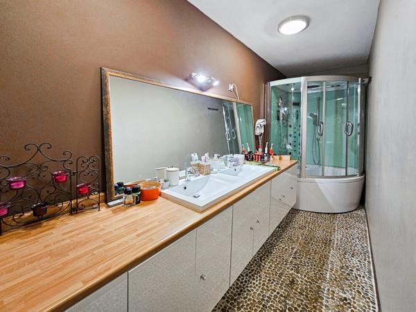 Dpt Hautes Pyrénées (65), à vendre TARBES appartement bourgeois en hyper centre avec terrasse