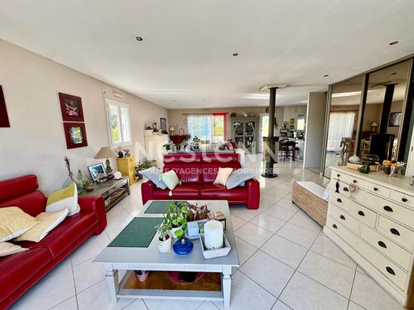 A vendre - Maison 120 m² - 3 chambres - Pièce de vie 64 m² - Jardin et double garage - Lys-Haut-Layon - D6128