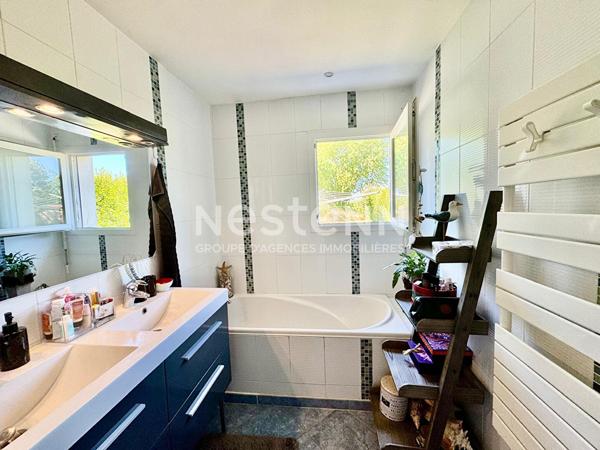 A vendre - Maison 120 m² - 3 chambres - Pièce de vie 64 m² - Jardin et double garage - Lys-Haut-Layon - D6128