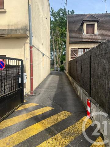 Parking à vendre  385 m 2   CLAYE SOUILLY  - 77