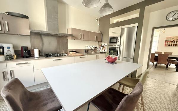 Maison à vendre    7 pièces •  Sainte-Croix-du-Mont