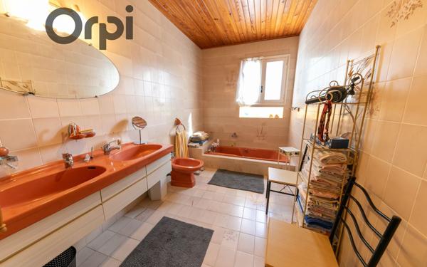 Maison à vendre    6 pièces • 202 m2 Baho