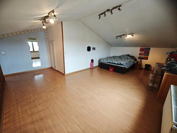 Et si cette maison cachait bien plus qu'une simple adresse...