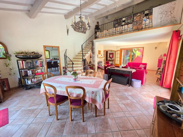 Maison Vidauban type villa d'architecte avec patio, piscine et grand garage