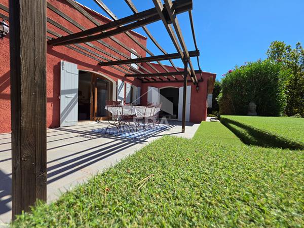 Maison Vidauban type villa d'architecte avec patio, piscine et grand garage