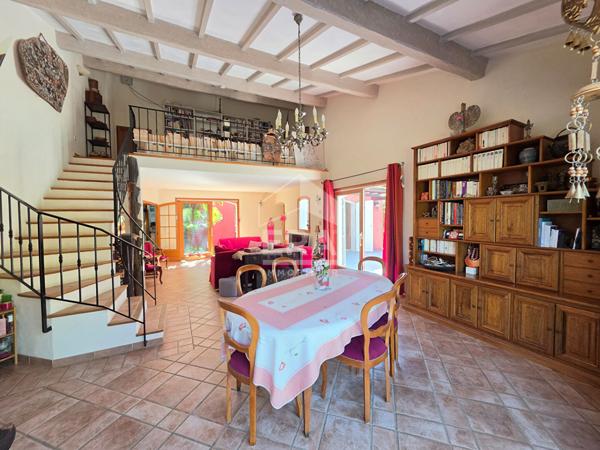 Maison Vidauban type villa d'architecte avec patio, piscine et grand garage