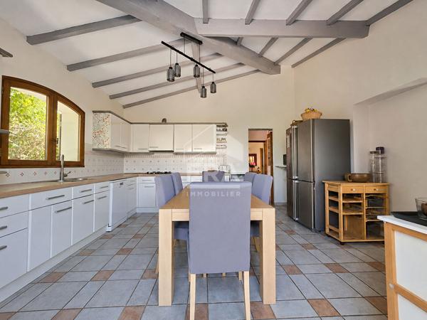 Maison Vidauban type villa d'architecte avec patio, piscine et grand garage