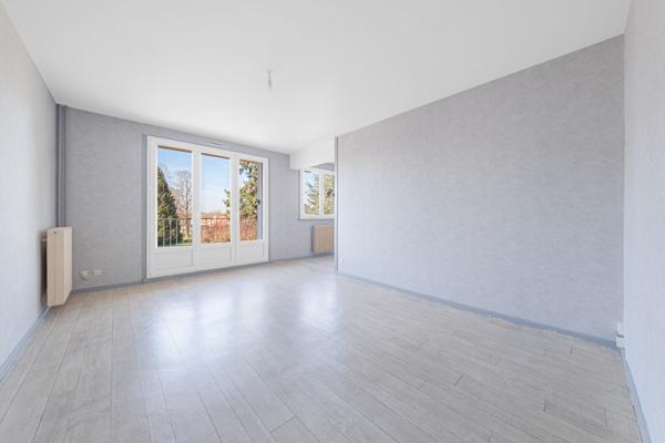Appartement T4 de 74 m² à Saint Marcel avec garage