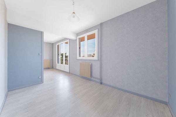 Appartement T4 de 74 m² à Saint Marcel avec garage