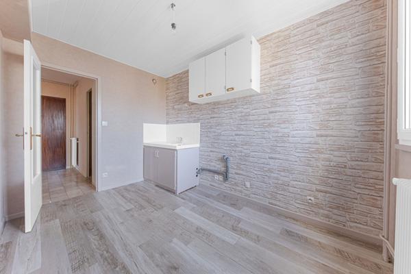 Appartement T4 de 74 m² à Saint Marcel avec garage