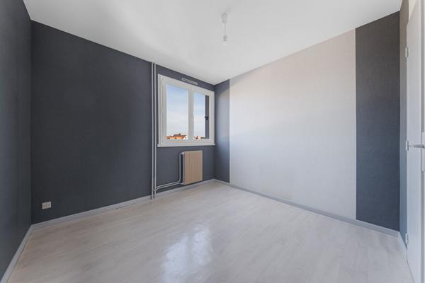 Appartement T4 de 74 m² à Saint Marcel avec garage