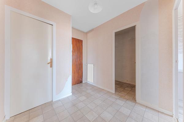 Appartement T4 de 74 m² à Saint Marcel avec garage