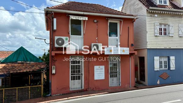 Immeuble mixte avec revenus locatifs au cœur du Bourg des Trois-Îlets