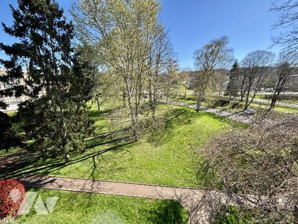 Gaillon - Studio de 33 m2 avec cave et place de parking