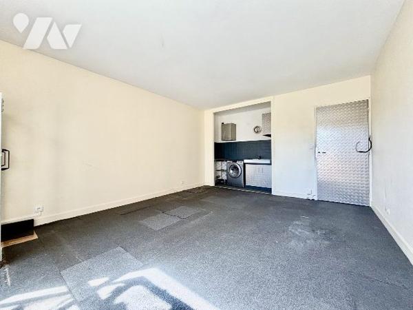 Gaillon - Studio de 33 m2 avec cave et place de parking