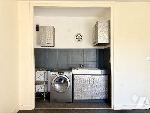 Gaillon - Studio de 33 m2 avec cave et place de parking