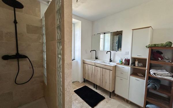 Maison à vendre    5 pièces •  Mespaul