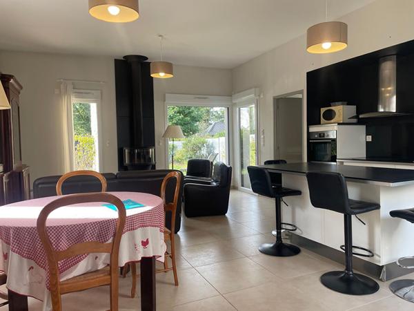 A louer à Saint Avé, Maison contemporaine meublée 4 pièces de 94.85 m2