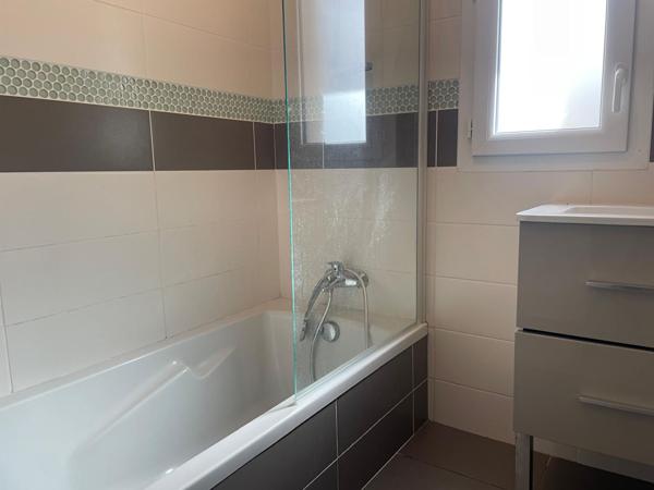 A louer à Saint Avé, Maison contemporaine meublée 4 pièces de 94.85 m2