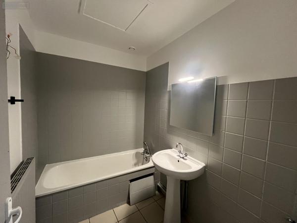 Appartement à louer à Ambérieu-en-Bugey dans l'Ain (01500), ref : LA2927-01032