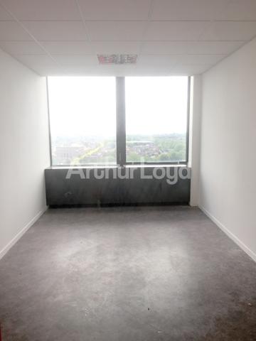 Bureaux à louer à Tourcoing dans la Tour Mercure avec parking sécurisé