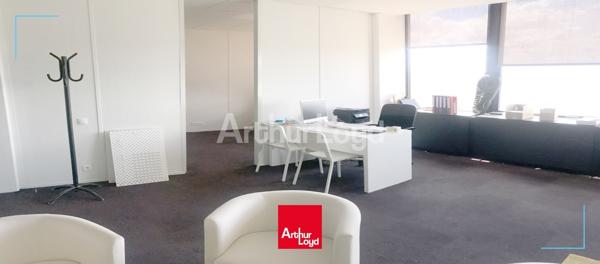 Bureaux à louer à Tourcoing dans la Tour Mercure avec parking sécurisé