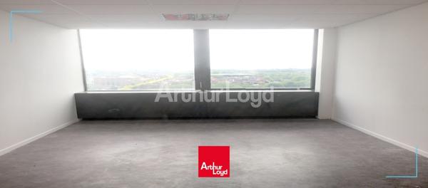 Bureaux à louer à Tourcoing dans la Tour Mercure avec parking sécurisé