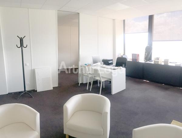 Bureaux à louer à Tourcoing dans la Tour Mercure avec parking sécurisé