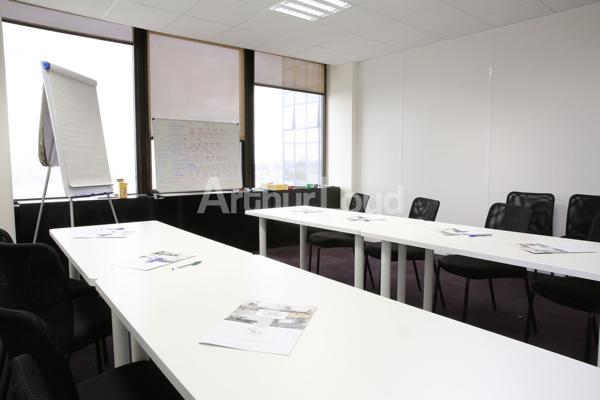 Bureaux à louer à Tourcoing dans la Tour Mercure avec parking sécurisé