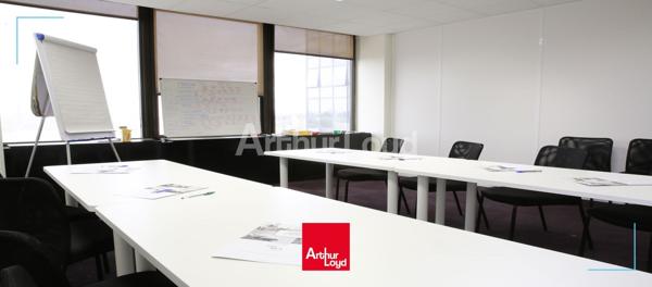 Bureaux à louer à Tourcoing dans la Tour Mercure avec parking sécurisé
