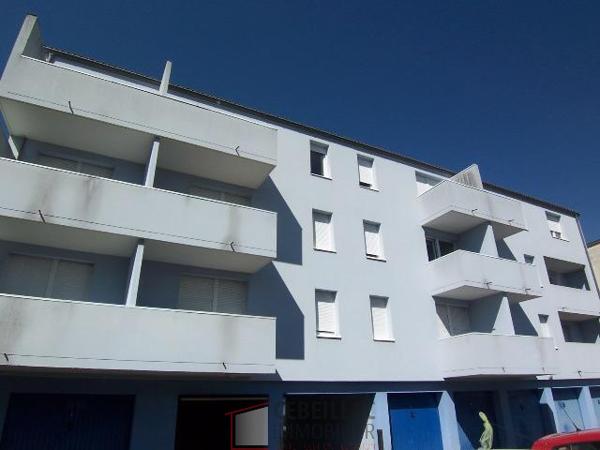 A COTE DE LA FACULTE DE MEDECINE