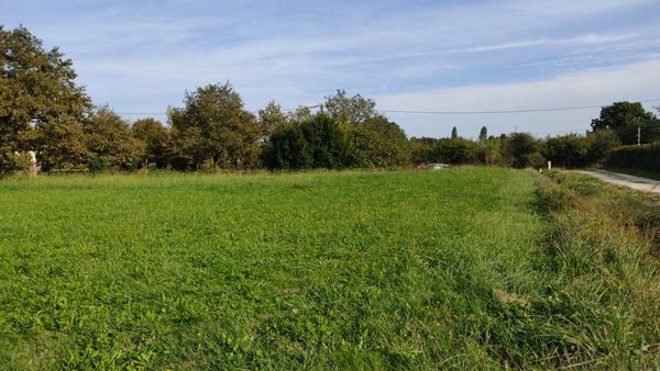 TERRAIN PLAT DE 2408 M² , QUARTIER CALME