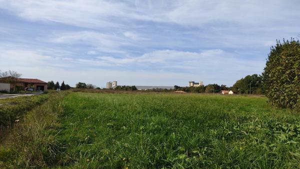 TERRAIN PLAT DE 2408 M² , QUARTIER CALME