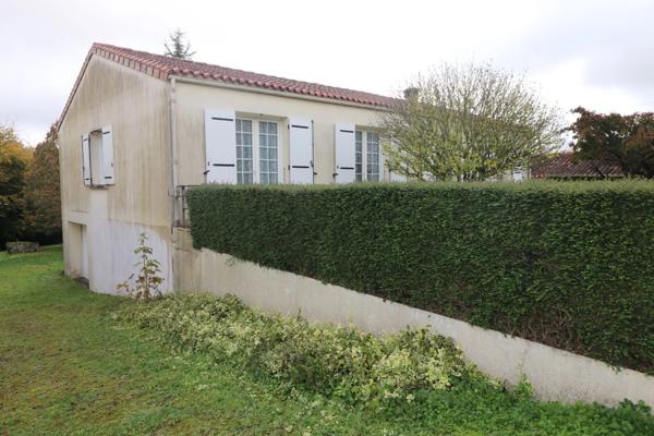 Maison à vendre 5 pièces BRESDON (17) sur une parcelle de 7950m²