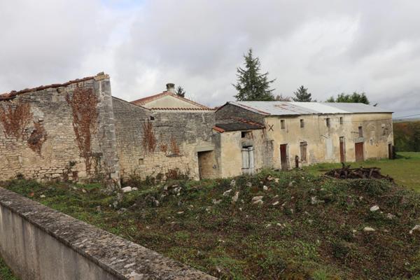 Maison à vendre 5 pièces BRESDON (17) sur une parcelle de 7950m²