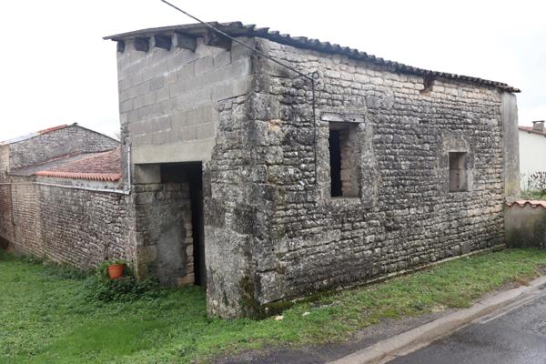 Maison à vendre 5 pièces BRESDON (17) sur une parcelle de 7950m²