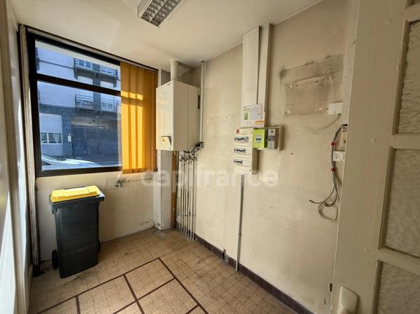 Local/bureau à usage commercial ou professionnel