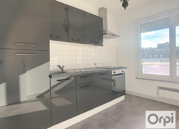 Appartement à louer    3 pièces • 81,75 m2 Néris-les-Bains