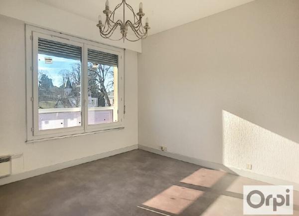 Appartement à louer    3 pièces • 81,75 m2 Néris-les-Bains